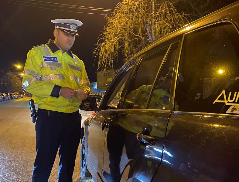 Bărbat din Vidra, prins fără permis la volan în Focșani