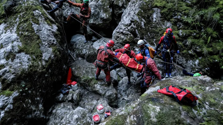 Acțiune de salvare în Peștera Topolnița, cu participarea internațională