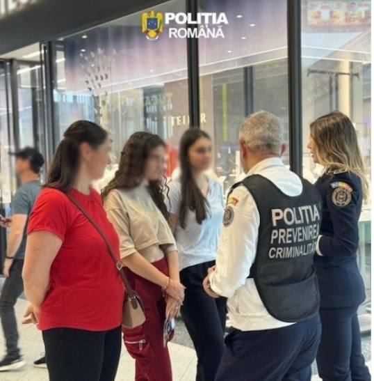 Poliția Dâmbovița desfășoară activități informativ-preventive la Dâmbovița Mall