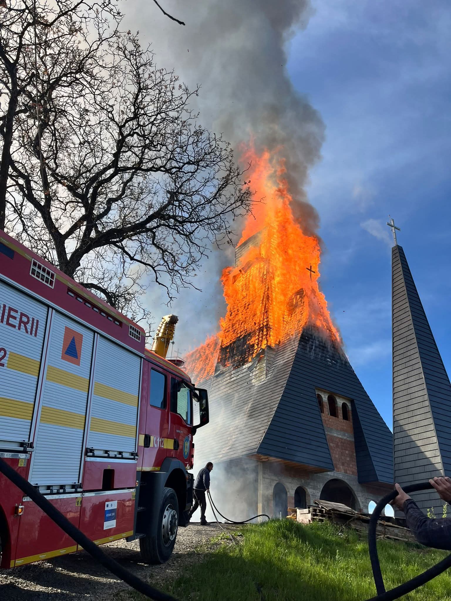 Incendiu devastator la Biserica Catolică din Șurdești, Maramureș