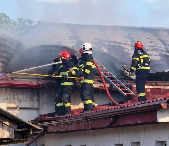 Incendiu în Panciu: Pompierii intervin pentru stingerea flăcărilor