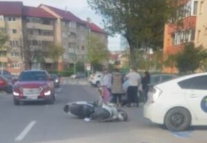 Accident rutier pe Strada Jepilor: șofer de scuter rănit grav