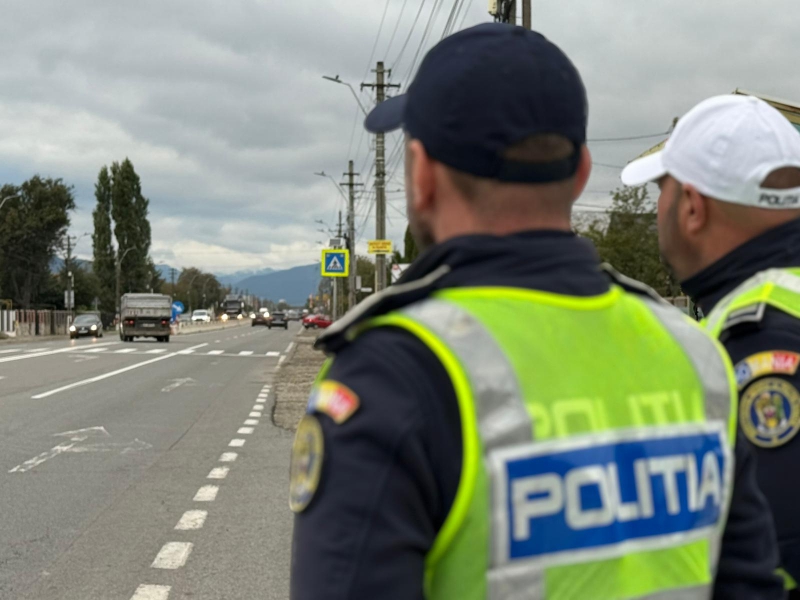 Doi șoferi din Neamț, prinși la volan cu probleme legale