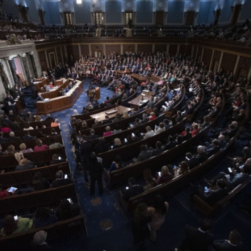 Democraţii din Congresul SUA încearcă din nou să limiteze prerogativele lui Trump privind operaţiunile militare