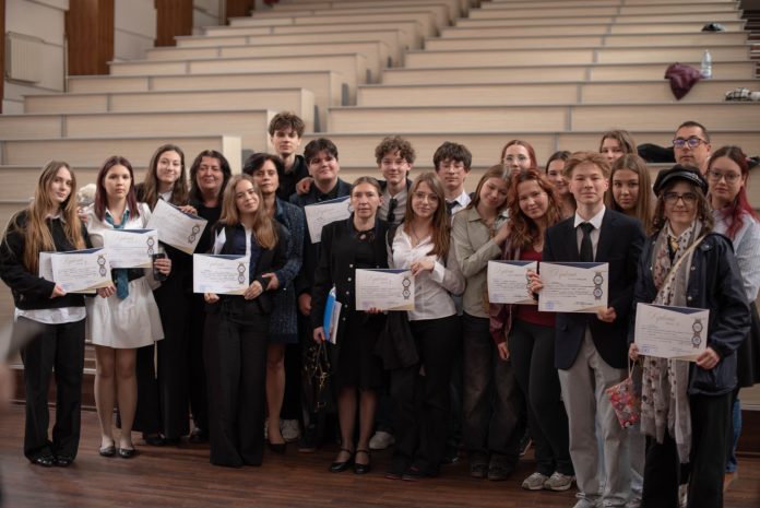 Olimpiada „Tinerii dezbat” a adunat tineri talentați la Botoșani