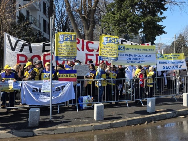 Sindicatele din educație protestează astăzi în fața Ministerului Educației
