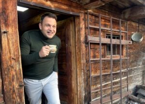 Povestea antreprenorului brașovean Marius Dan: de la călătorii la costume de lux