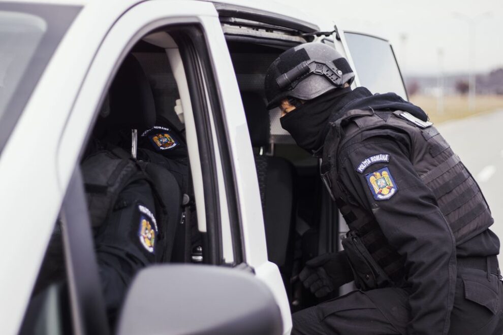 Acțiuni de amploare a poliției în șase județe și București