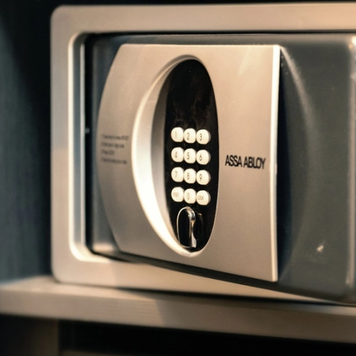 Bărbat din Bavaria găsește un lingou de aur într-un seif cumpărat second-hand