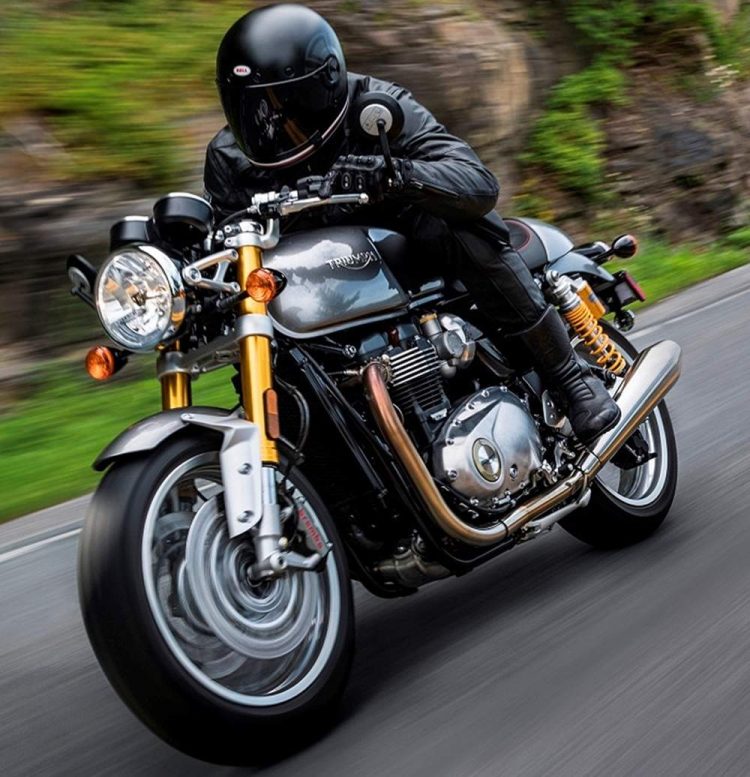 Polițiștii din Tăuții-Măgherăuș opresc un motociclist cu documente necorespunzătoare