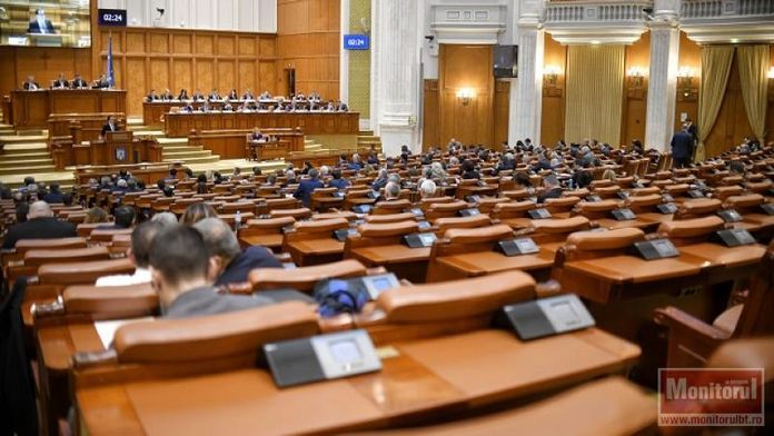 Moțiune de cenzură discutată în Parlament împotriva Guvernului Bolojan