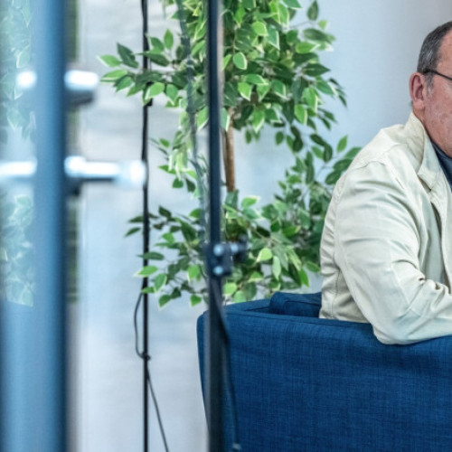 Jean Reno lansează un roman despre deportarea copiilor ucraineni