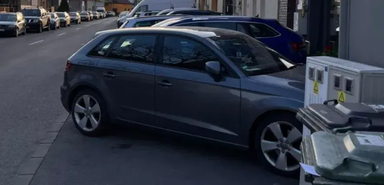 Locuitorii din Cluj-Napoca cer măsuri pentru trotuarul de pe Strada General Eremia Grigorescu