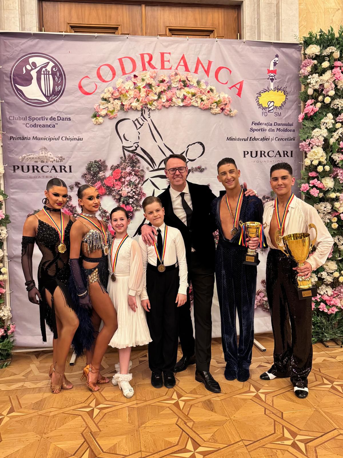 Dansătorii români strălucesc la competiția internațională „Codreanca 2026”