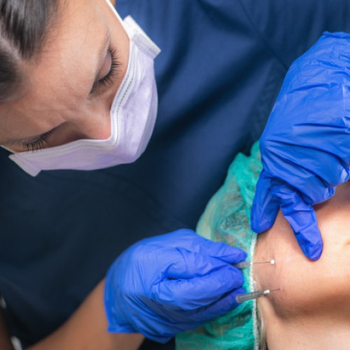 Percheziții în Sibiu după acuzații de exercițiu nelegal al profesiei medicale