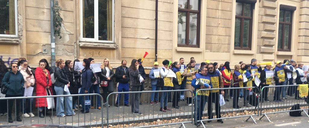 Sindicaliștii din educație protestează împotriva subfinanțării învățământului