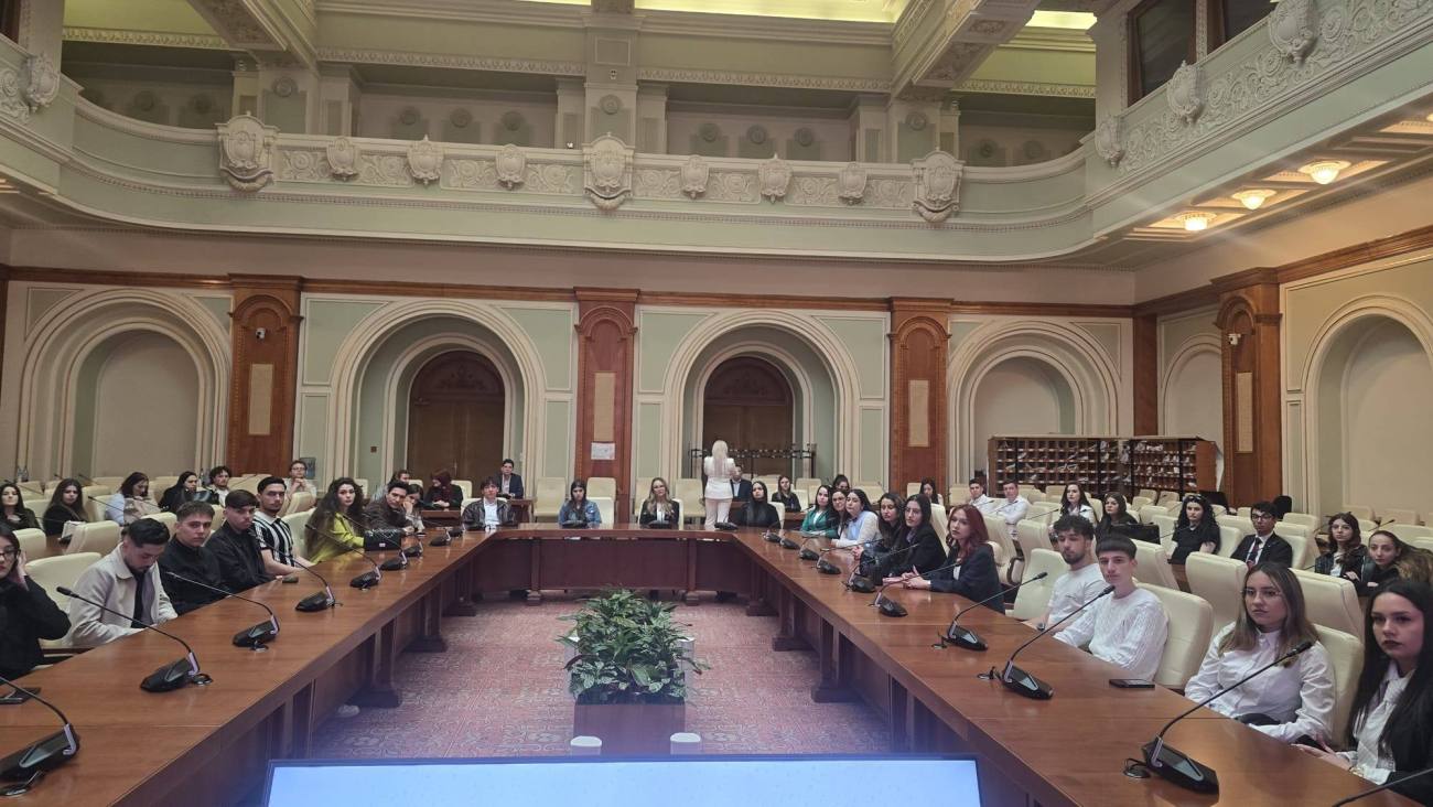 Studenții Universității „Valahia” vizitează Parlamentul României pentru experiențe practice