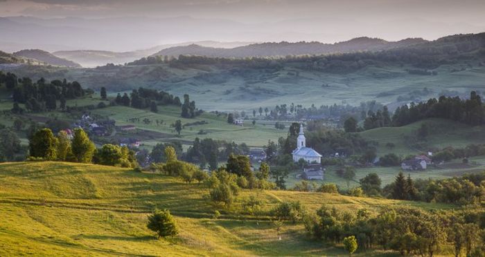 Elena Miholca lansează un nou roman, „Planul ascuns al sorții”