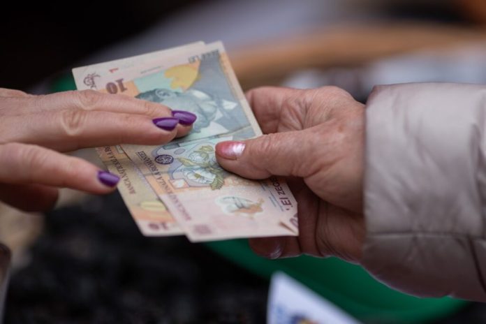 Leul atinge o valoare record de depreciere față de euro