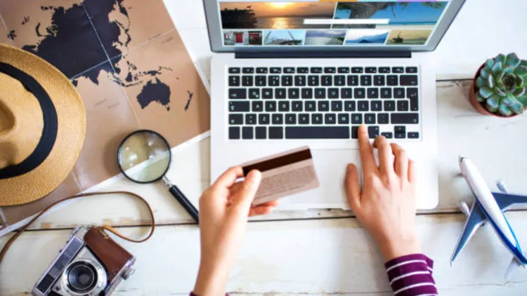 Românii se pregătesc de minivacanța de 1 Mai, dar atrag atenția infractorilor online