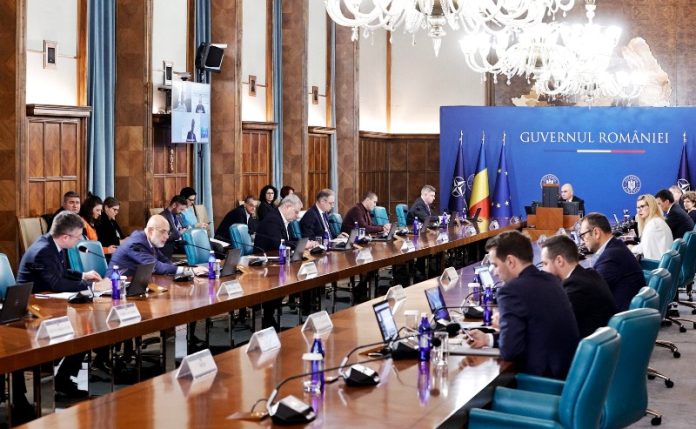 Guvernul adoptă schimbări majore pentru cumulul pensiilor speciale cu salariul