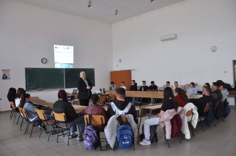 Activitate educativă pentru tineri antreprenori în Maramureș