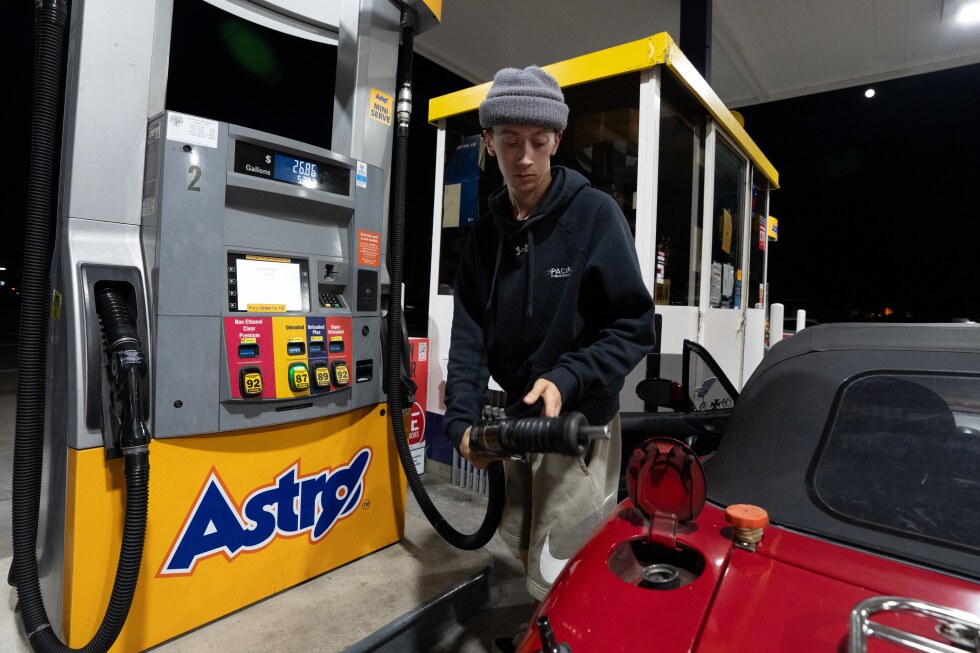 Key inflation gauge jumps to highest level in 3 years as Iran war spikes gas prices - AP News