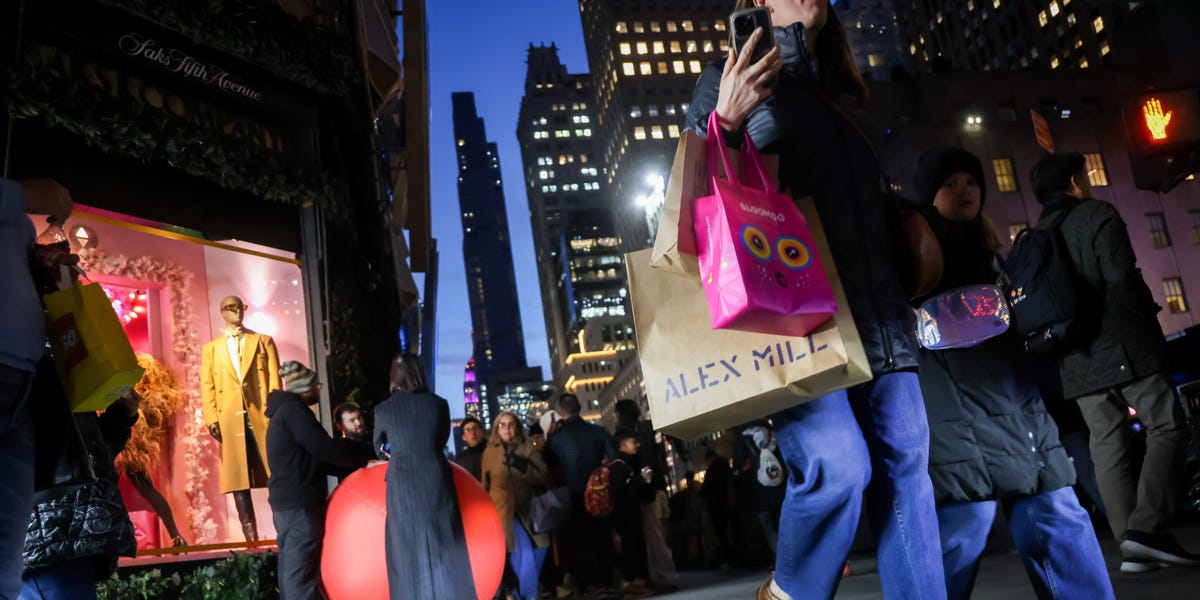 Two harsh realities are keeping lower earners stuck while the wealthy pull ahead - Business Insider
