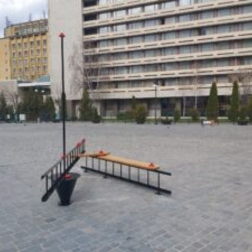 Banci inovative au fost instalate in Brasov, realizate de tineri talentati din oras si finantate de autoritati