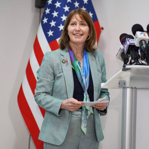 Ambasadorul SUA Visitează Amplasamentul Centralei Nucleare De La Doicești Finanțată cu Miliarde de Dolari