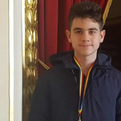 Elevul din Alba Iulia, Eduard Pițu, obține dublă performanță la Olimpiadele de matematică și fizică și se califică la faza națională