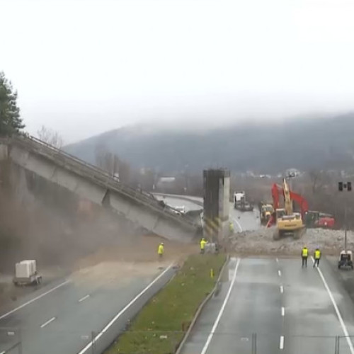 Traficul blocat pe DN1 până la miezul nopții pentru demolarea unui pasaj de cale ferată în apropierea Câmpinei