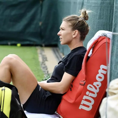 Simona Halep, învinsă în trei seturi la revenirea pe terenul de tenis la Miami