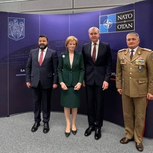 ]

"Majestatea vizitează sediul NATO și prezintă expoziția de fotografie în cinstea Regelui Mihai