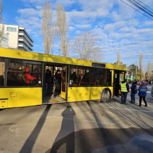 Directorul CT BUS a verificat autobuzele în căutarea călătorilor fără bilet. Au fost sancționați șapte persoane.