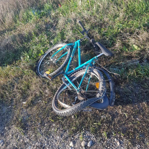 Accident de bicicletă pe trecerea de pietoni, bărbat rănit