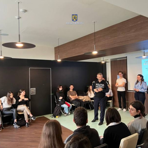 Poliția din Dâmbovița a interacționat cu tinerii la evenimentul "Previneți cafeaua" cu succes