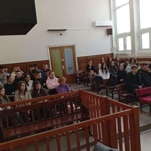 Elevii de la Liceul Sfântul Iosif din Alba Iulia, instruiți despre mecanismele justiției într-o lecție specială organizată de Tribunal