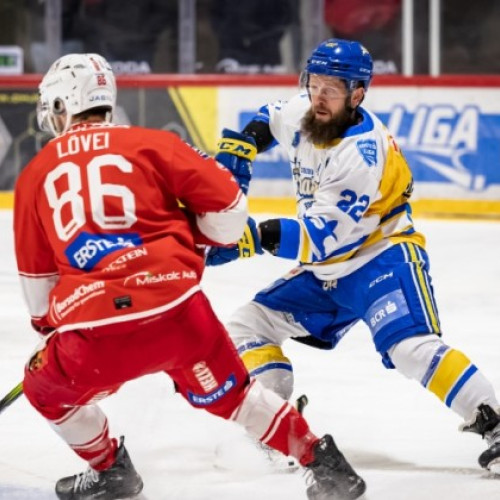 Semifinalele Erste Liga la hochei au început" 
"Corona Brașov primește joi pe Hochei Club Gheorgheni" 
"Sport Club Miercurea Ciuc se confruntă cu Ferencvaros