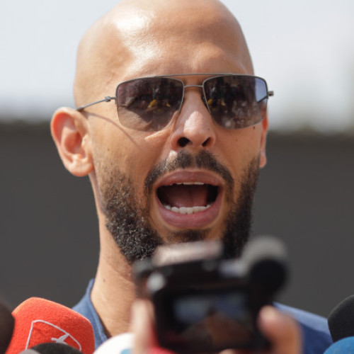 Bunurile fraților Tate, șeful unei bande criminale, rămân sub sechestru în România

Bunuri sechestrate în cazul fraților Tate: Poliția Română păstrează mașini și bani