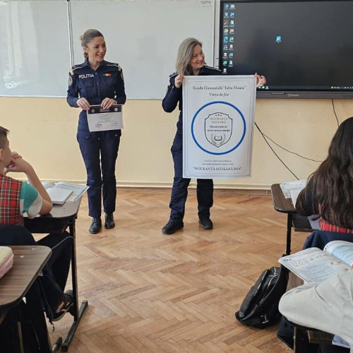 Elevii din Alba, câștigători la concursul de siguranță școlară. Premii de la polițiști