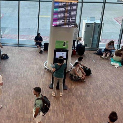 Reguli noi pentru ieșirea din țară a părinților cu copiii începând din 31 martie