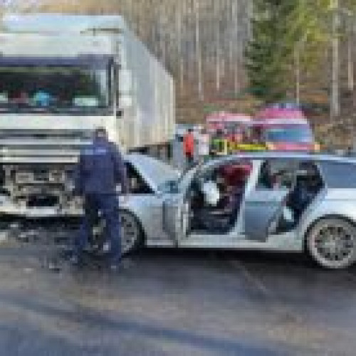 Accident rutier grav la Babarunca, două victime și trafic blocat