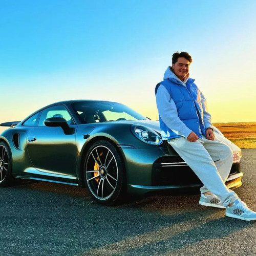 Vloggerul Selly, surprins din nou calatorind cu viteza pe autostrada, a primit sanctiune pentru a doua oara