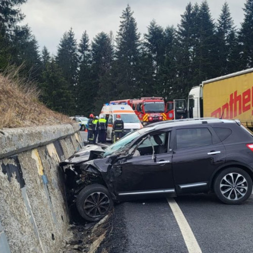 Accident rutier grav în Poiana Stampei: Bătrân lovit de un tir, după ce a adormit la volan.