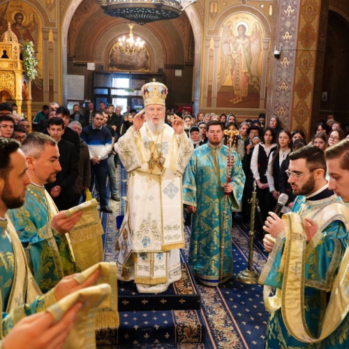 Sfânta Liturghie la Catedrala din Târgoviște de Duminica Ortodoxiei