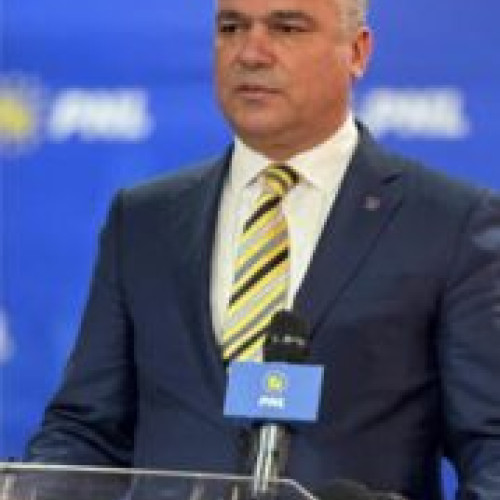 Titlul de știre în limba română: "Adrian Veştea candidează din nou pentru funcția de președinte al Consiliului Județean Brașov din partea PNL
