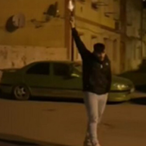 Tânărul din Reșița filmat trăgând cu pistolul pe stradă - Polițiștii au deschis dosar penal