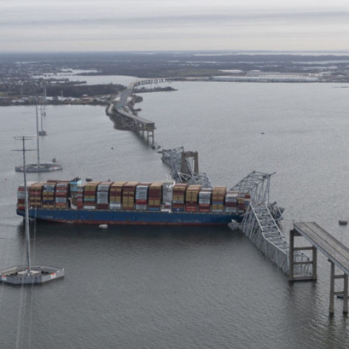 Prăbușirea podului tragic în Baltimore: Nava care a lovit podul a trimis un SOS înainte de impact. Numărul muncitorilor dispăruți crește în continuare.