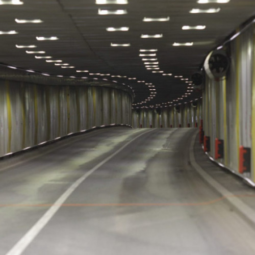 Motociclistul intrat în peretele Pasajului Unirii din București aduce restricții de trafic în zonă